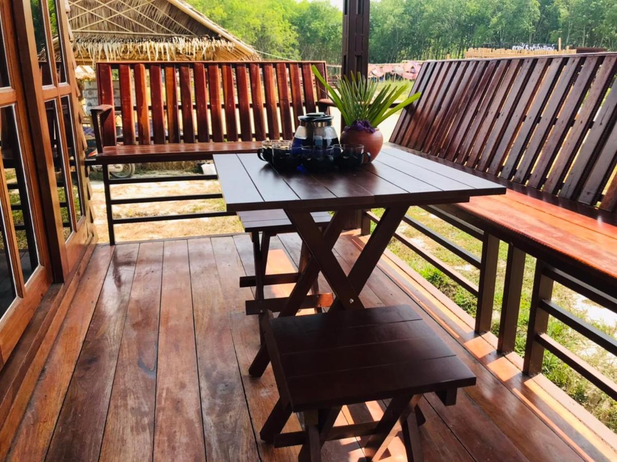 Raina Bualuang Cafe & Farm Stay Ban Na No Exterior photo