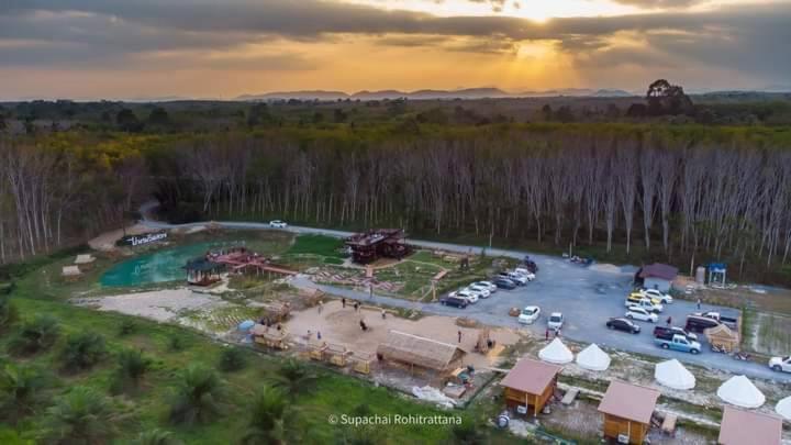 Raina Bualuang Cafe & Farm Stay Ban Na No Exterior photo